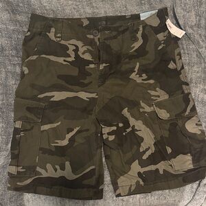 Old Navy Men's Green Camouflage Cargo Shorts